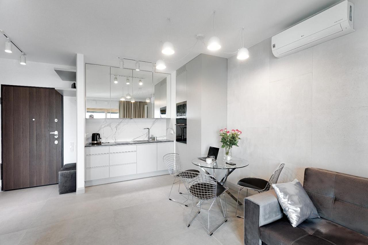 Mennica Residence Luxury Location วอร์ซอ ภายนอก รูปภาพ