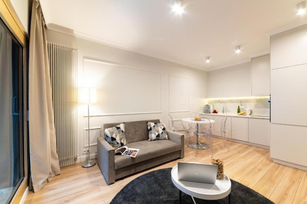 Mennica Residence Luxury Location วอร์ซอ ภายนอก รูปภาพ
