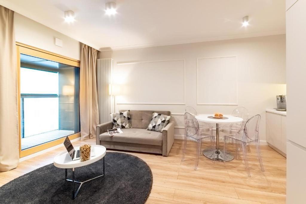 Mennica Residence Luxury Location วอร์ซอ ภายนอก รูปภาพ