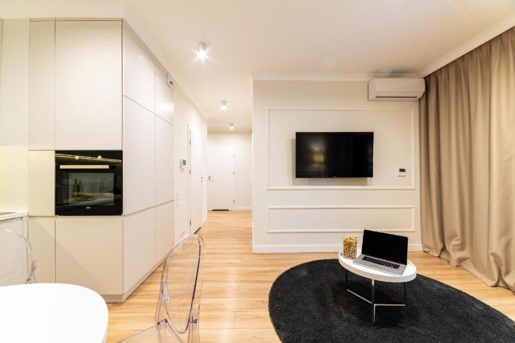 Mennica Residence Luxury Location วอร์ซอ ภายนอก รูปภาพ